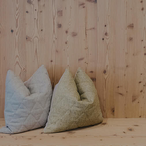 Holzwand im Hotel Tauernhof